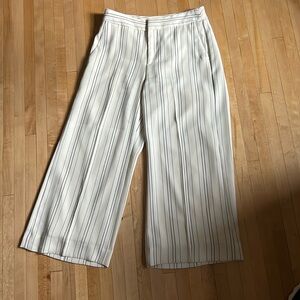Women’s cropped dress pants.